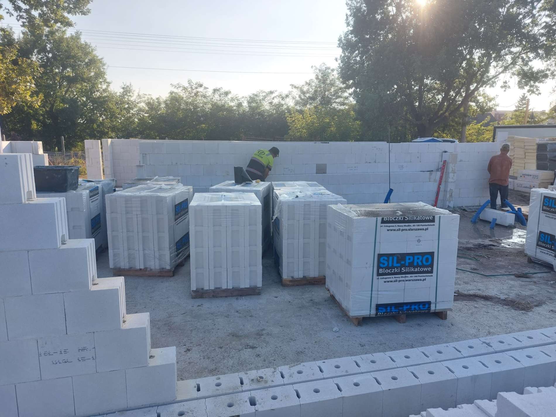 Murujemy ściany parteru – szereg B